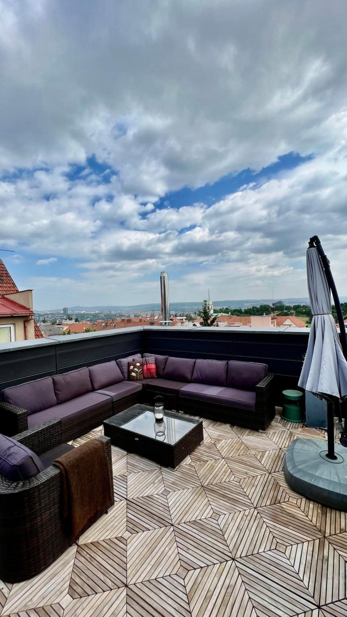 Apartman Se Saunou A Terasou S Vyhledem Na 브르노 외부 사진