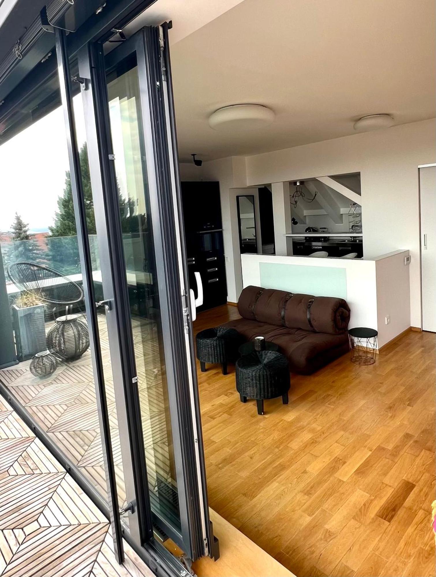 Apartman Se Saunou A Terasou S Vyhledem Na 브르노 외부 사진
