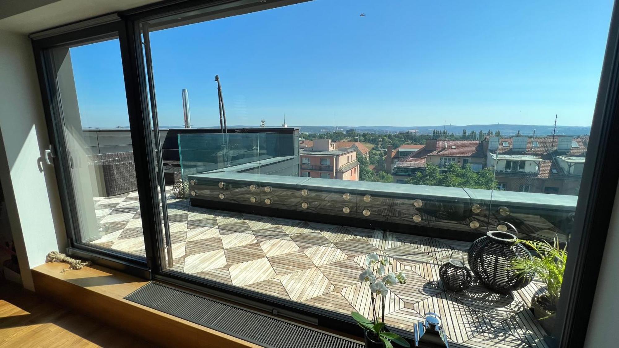 Apartman Se Saunou A Terasou S Vyhledem Na 브르노 외부 사진